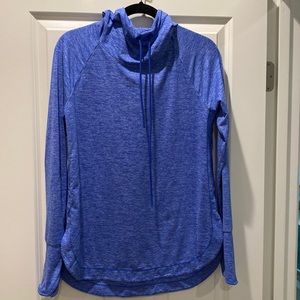 Athleta hooded pull over in driveway-fit material